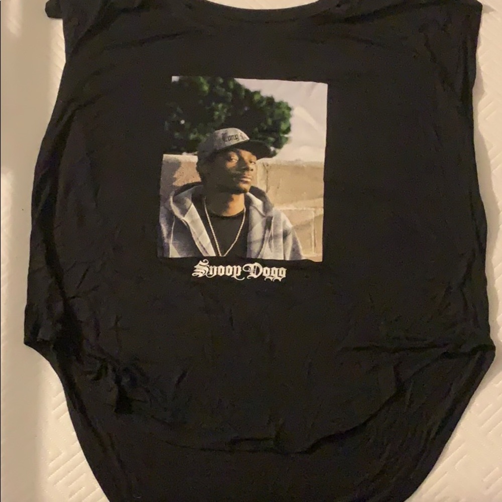 a short sleeve t shirt with a booty flap